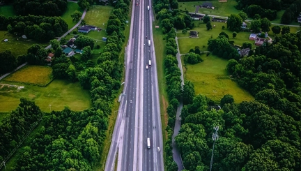 Thortrans-Lasbiler-på-motorvej